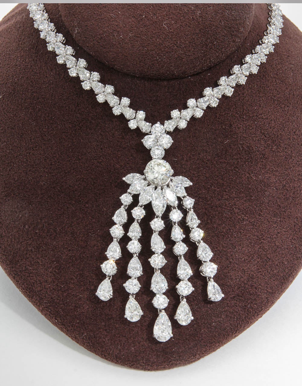 Pear Cut Important Diamond Tassel Necklace Set in Platinum For Sale