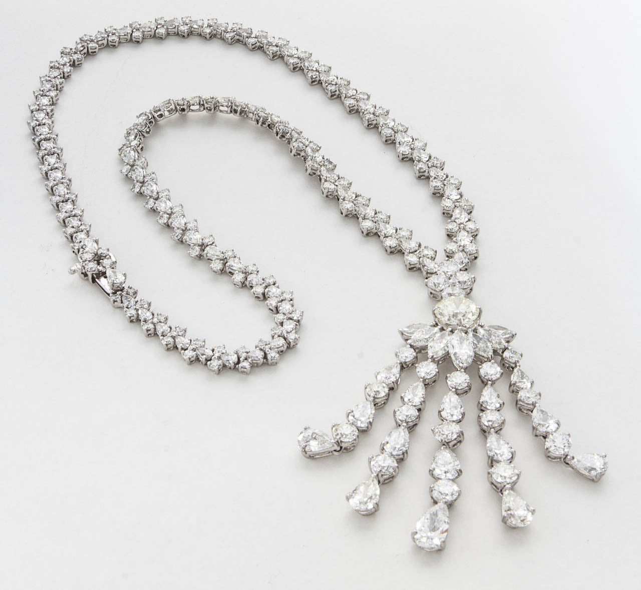 Halskette mit Diamant-Quaste aus Platin Damen im Angebot