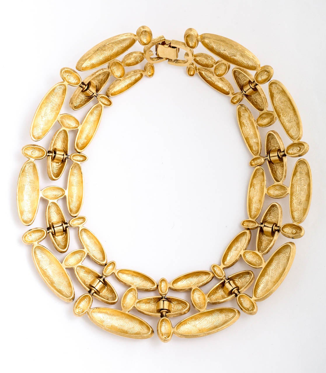 Givenchy Brushed Gilt Triple Link Necklace, Costume Jewelry In Excellent Condition In Stamford, CT