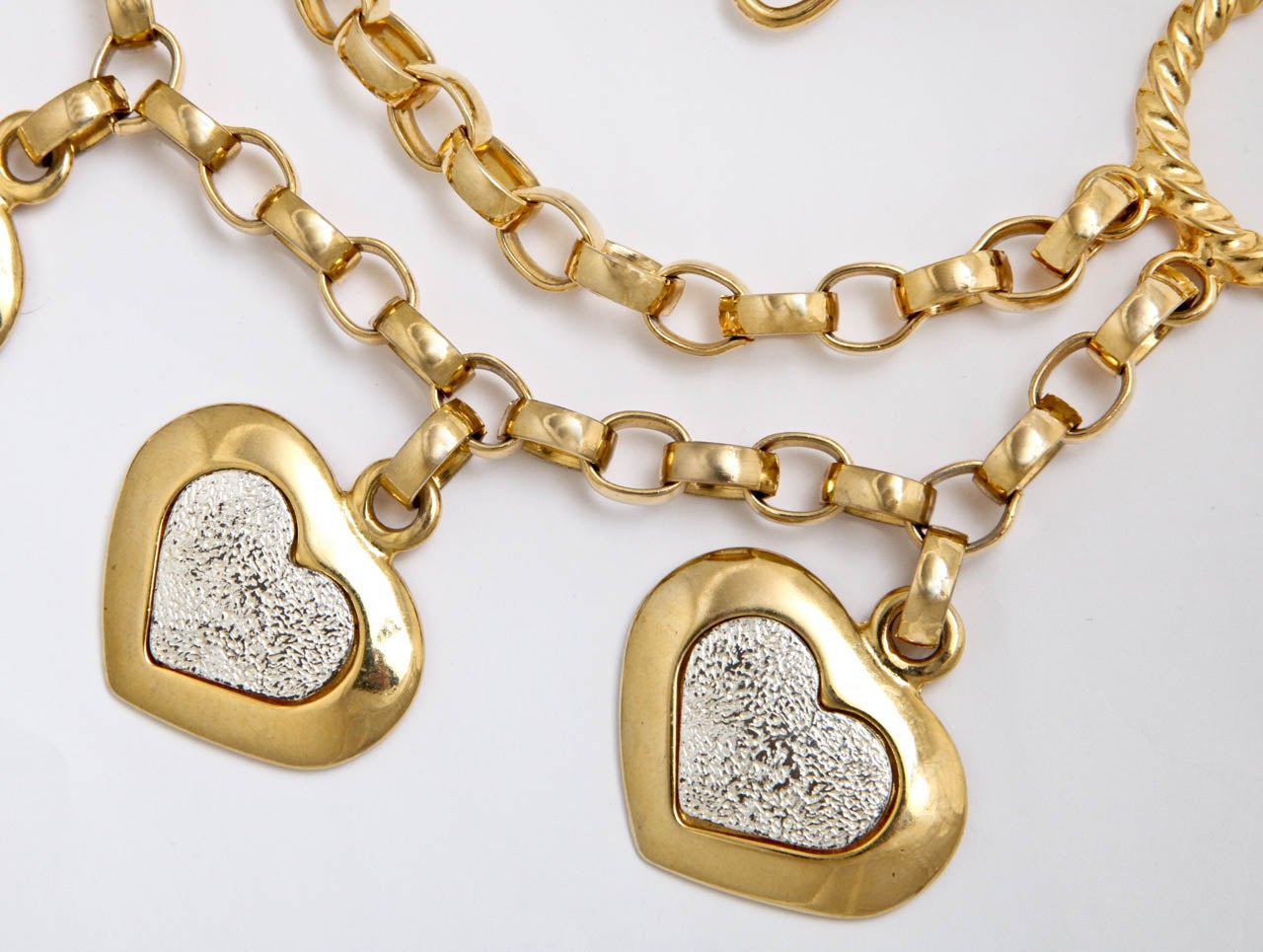 Italian Goldtone Heart Belt, Costume Jewelry In Excellent Condition For Sale In Stamford, CT
