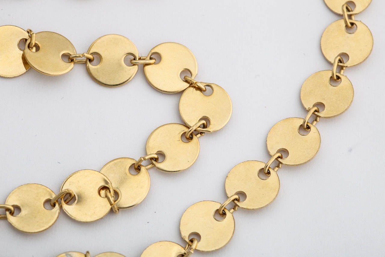 Goldtone Tiny Disk Confetti Necklace, Costume Jewelry In Excellent Condition For Sale In Stamford, CT
