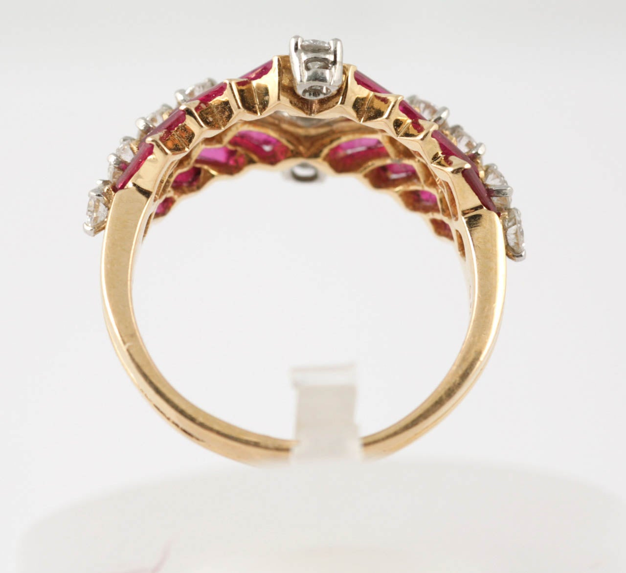 Women's Ruby and Diamond ring For Sale