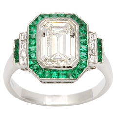 Striking Emerald Diamond Ring