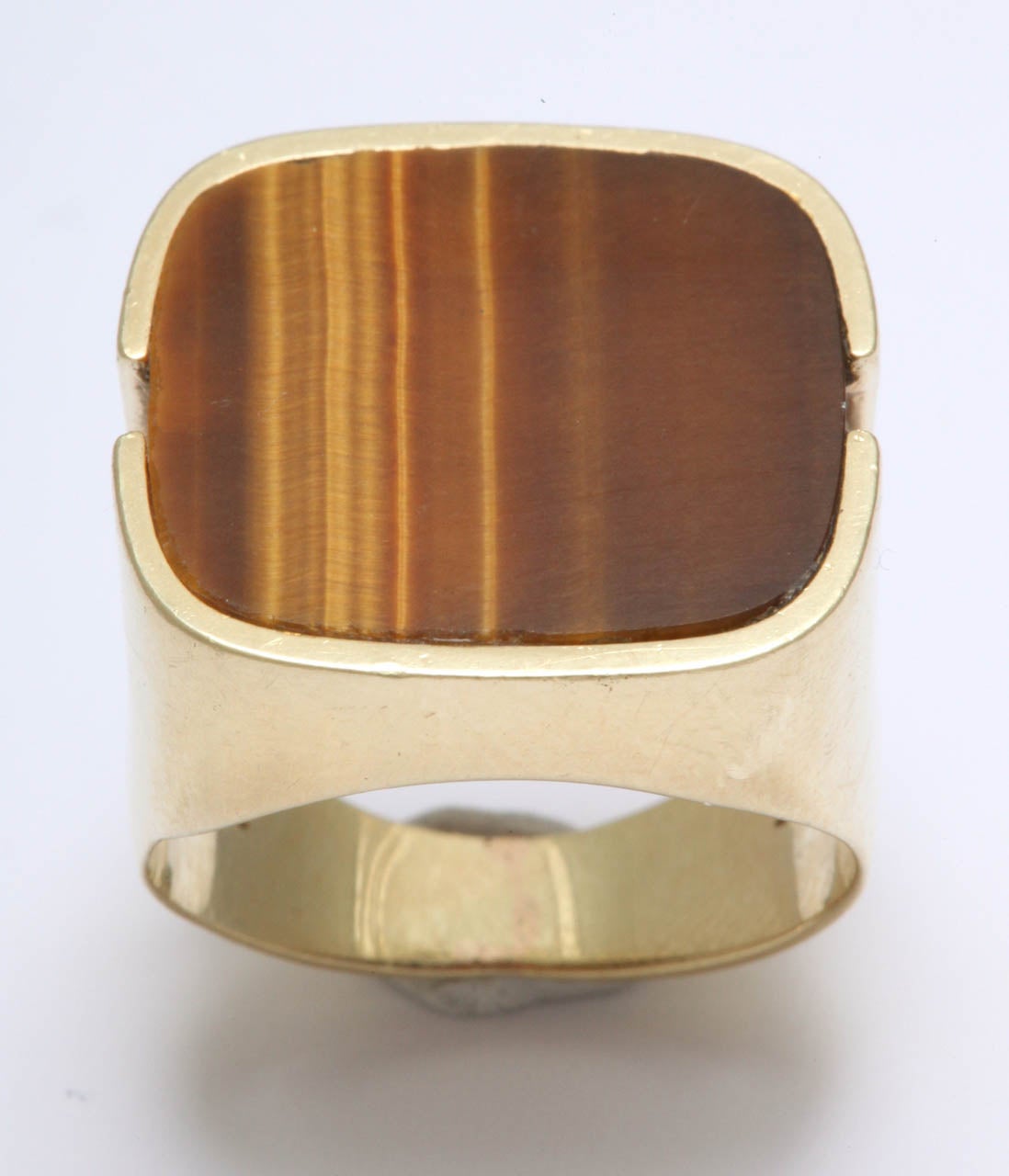 1960s Cut Out Sides Tiger's Eye Gold Gentleman's Ring In Excellent Condition For Sale In New York, NY
