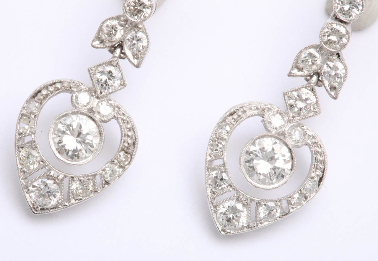 ART DECO Platinum And Diamond Flexible Diamond Drop Earrings In Excellent Condition In New York, NY