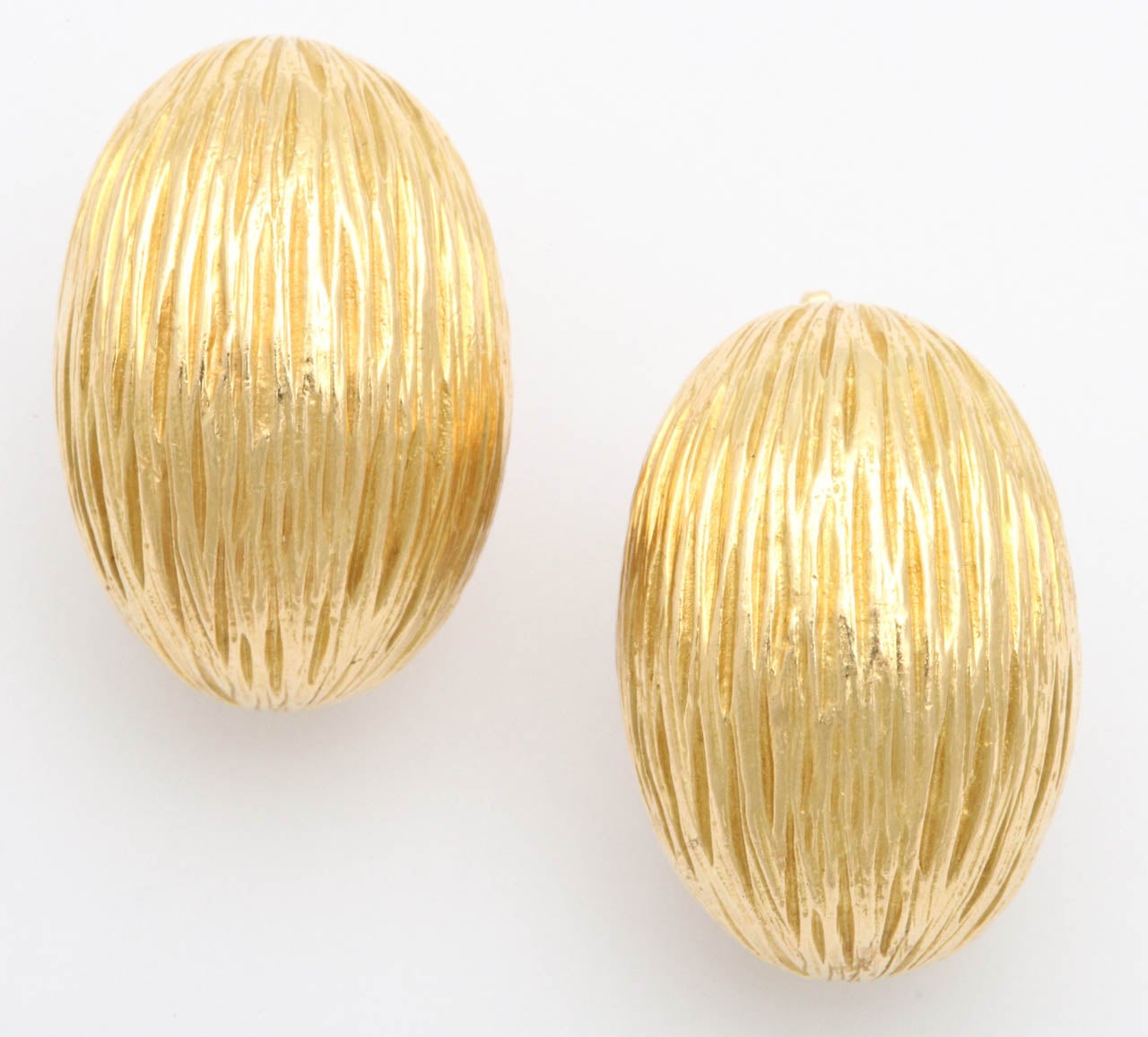 1950s Tiffany & Co. Gold Nugget Peanut Shell Clip On  Earrings In Excellent Condition In New York, NY