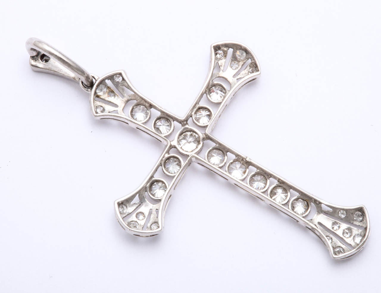 Edwardian Old Cut Diamond Platinum Cross Pendant In Excellent Condition In New York, NY