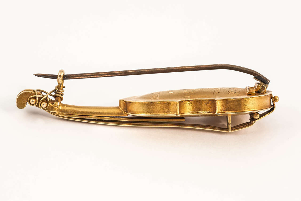 Late 19th Century Gold Violin Brooch In New Condition In London, GB