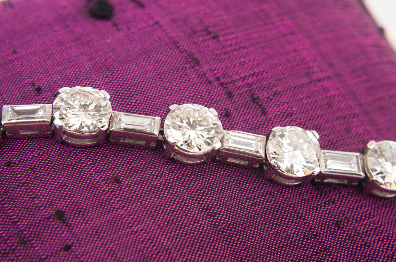 Art Deco Diamond and Platinum Necklace In Excellent Condition For Sale In London, London