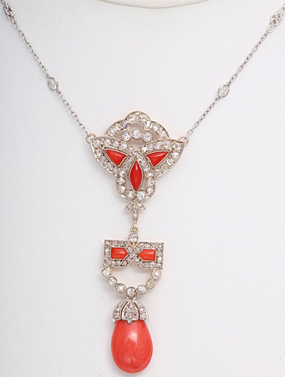 Art Deco Coral and Diamond Drop Pendant Necklace on Diamond Chain In Excellent Condition For Sale In Miami Beach, FL