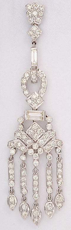 Diamant-Gold-Kronleuchter-Ohrringe mit baumelnden Diamanten (Zeitgenössisch) im Angebot