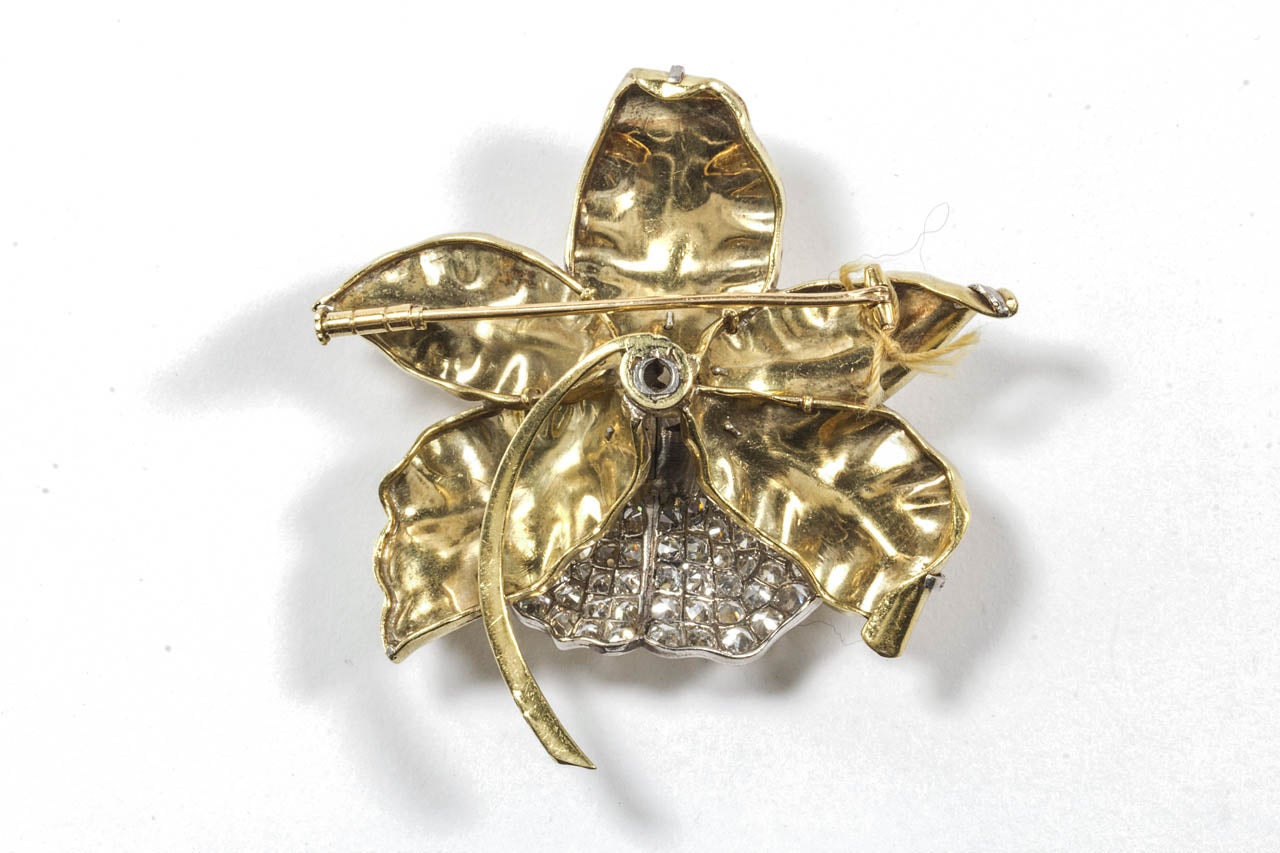 French Diamond Gold Flower Pin In Good Condition For Sale In New York, NY