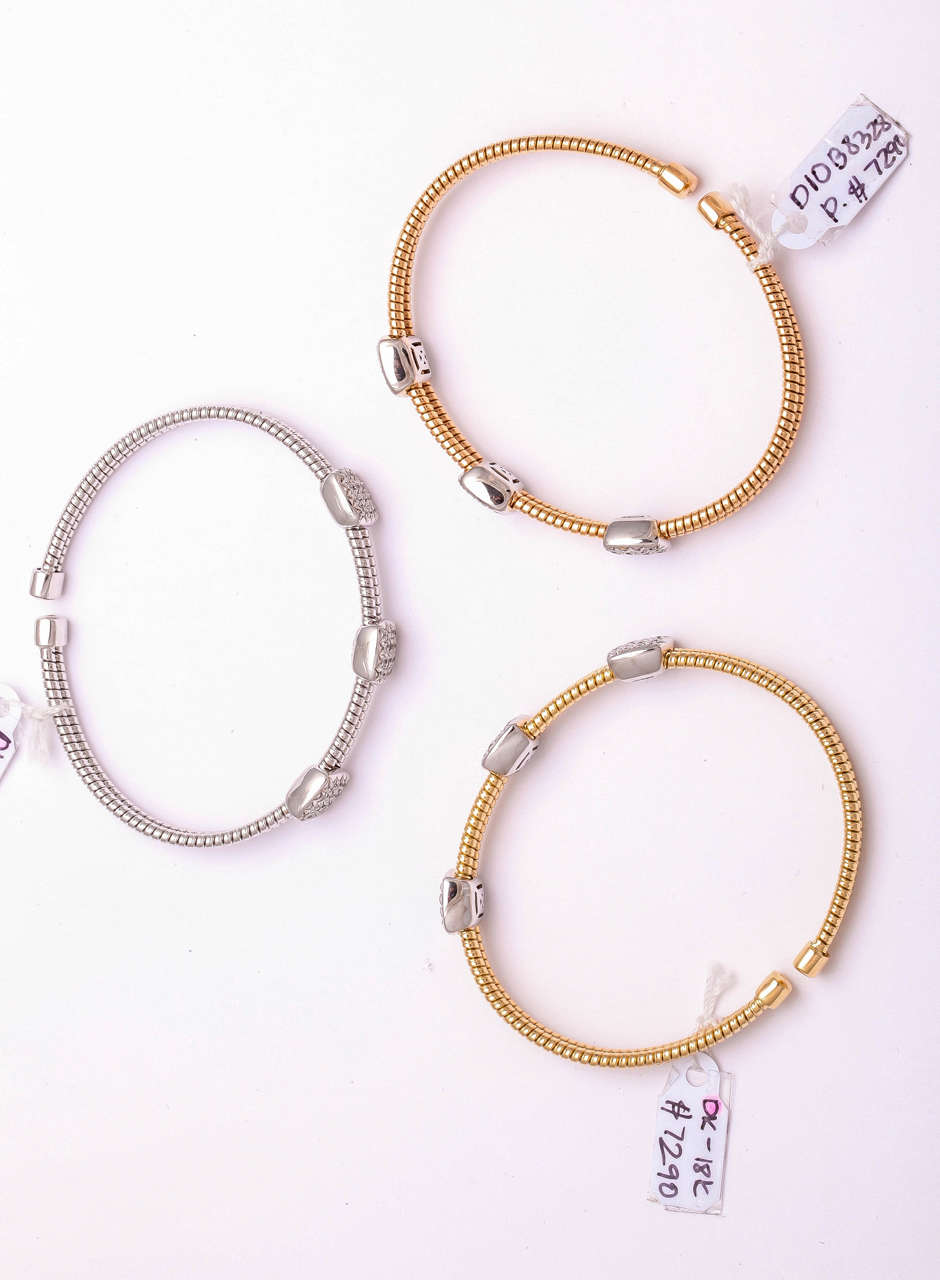 Set of Diamond and Gold Bangles For Sale 1
