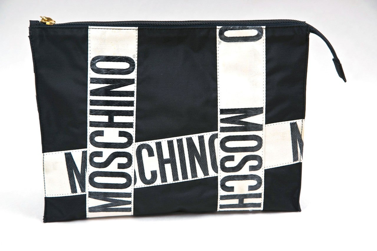moschino redwall 'print' clutch with coin/key purse For Sale 1