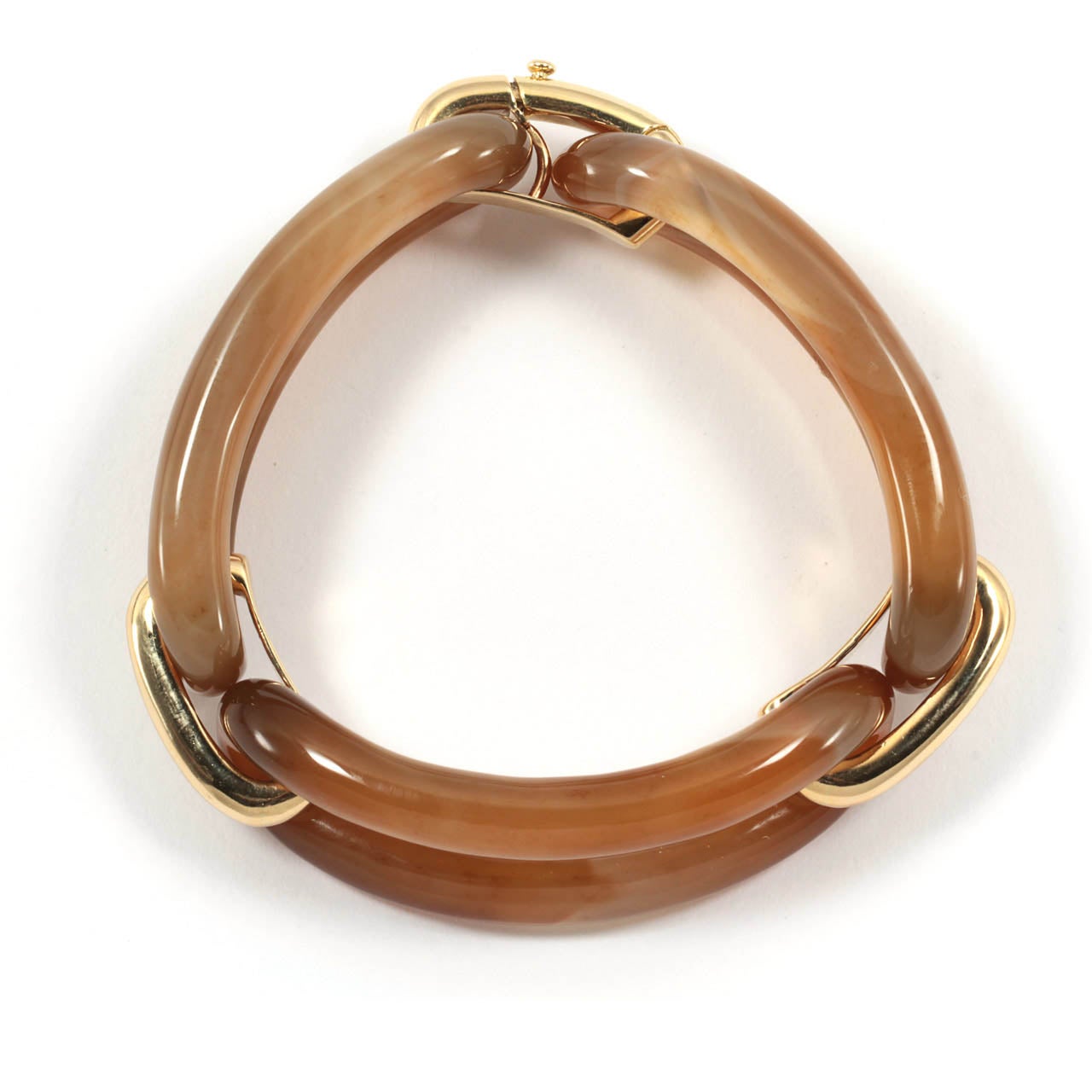Contemporary Yellow Gold and Agate Link Bracelet For Sale