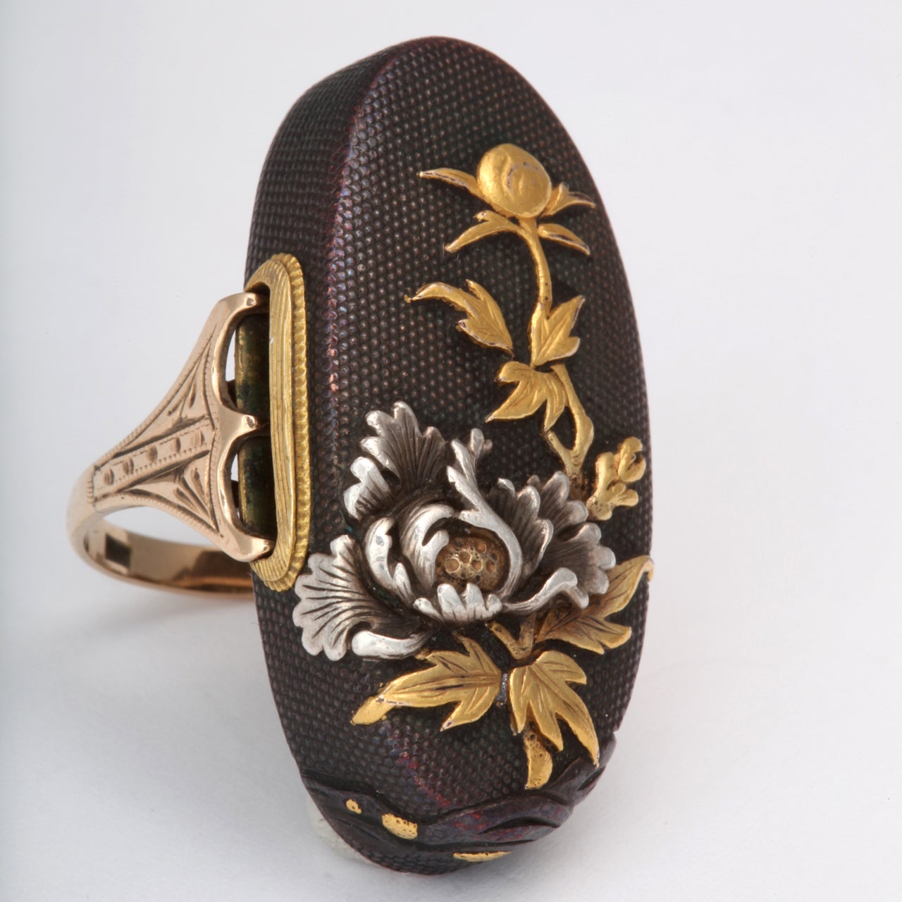 Nature's Magnificence in a Japanese Shakudo Ring at 1stDibs | shakudo  jewelry, antique japanese rings, antique japanese shakudo jewelry