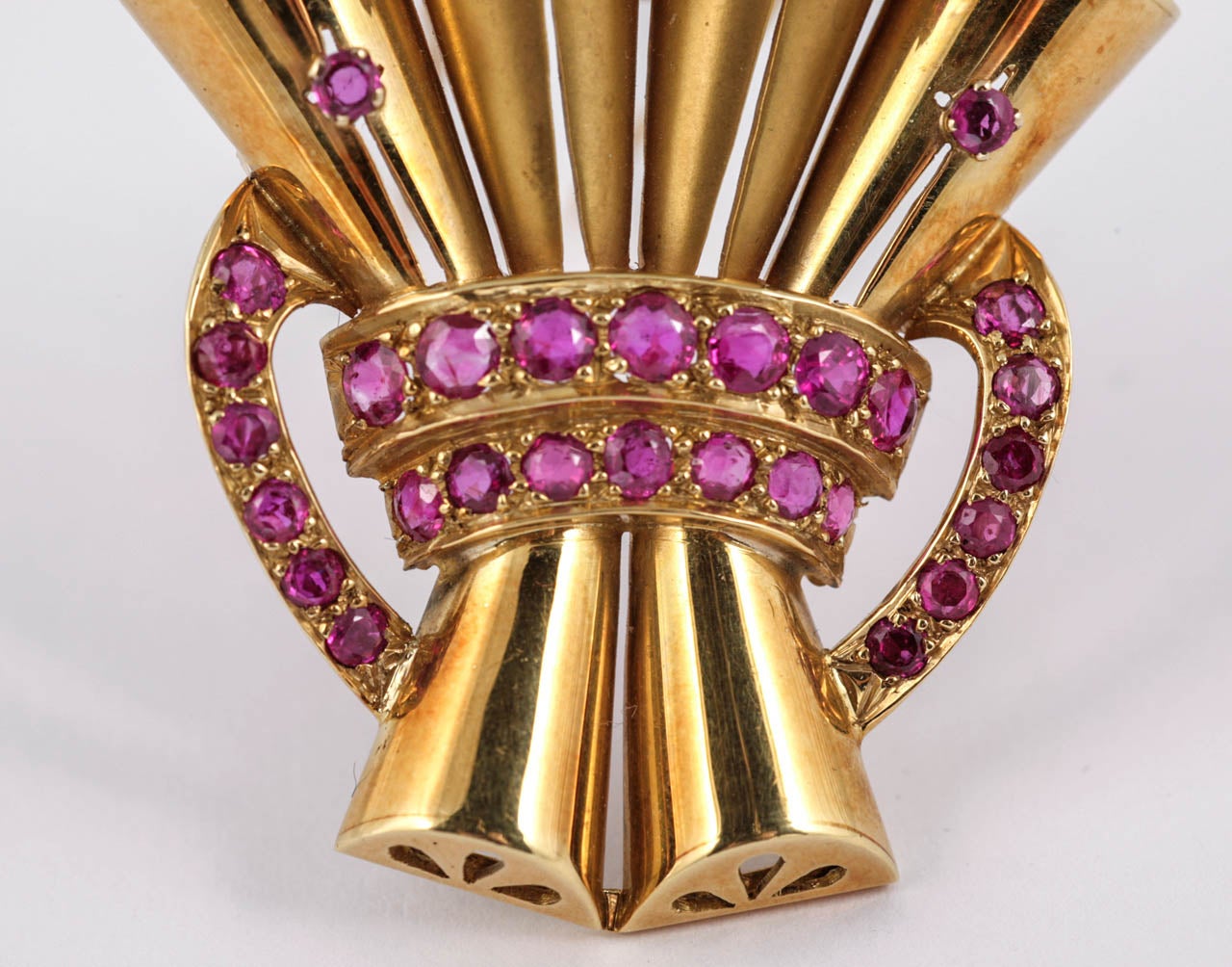 Women's Garrards London Retro Gold Ruby Pin For Sale