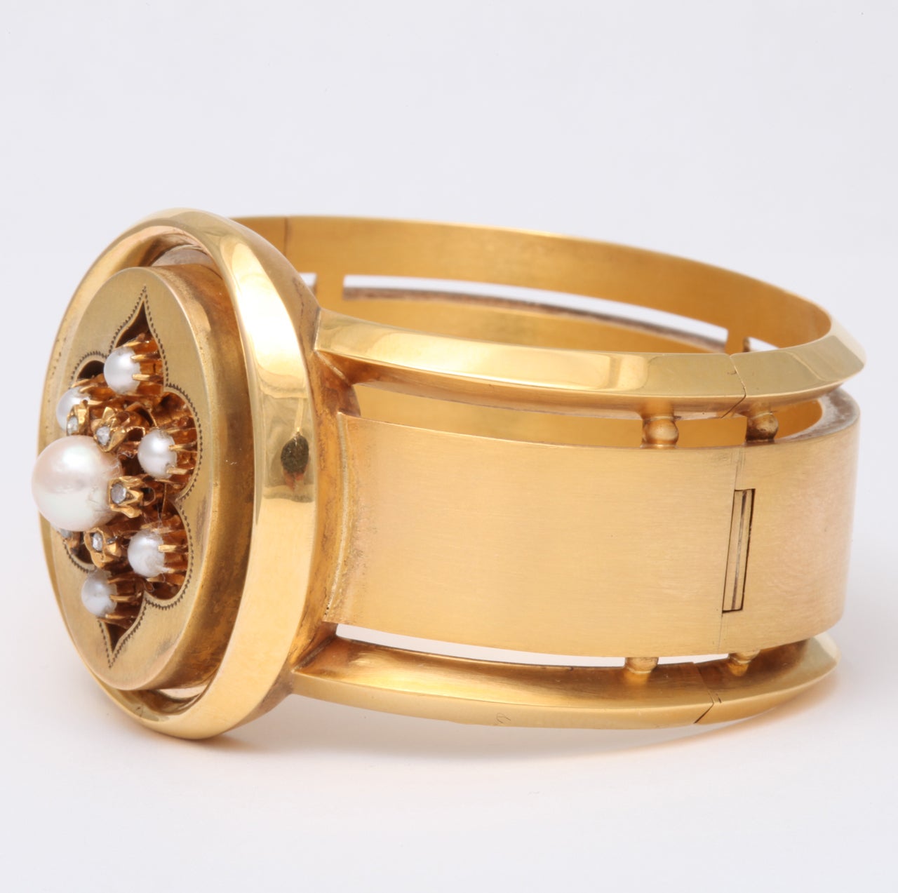 Victorian Pearl And Rose Diamond Gold Bangle In Good Condition In New York, NY