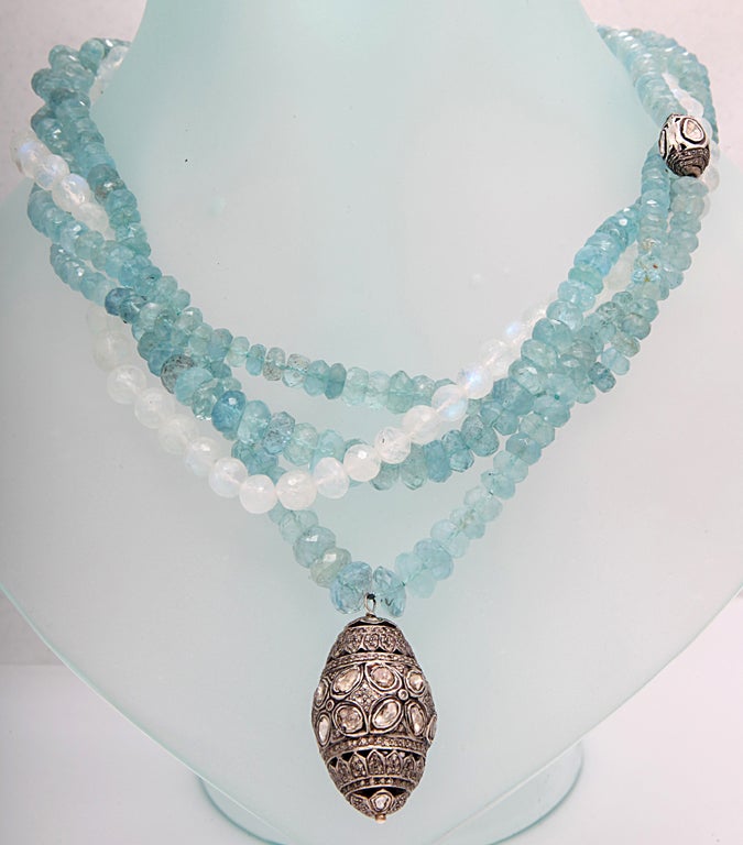 Aquamarine & Diamond Pendant Necklace For Sale 3
