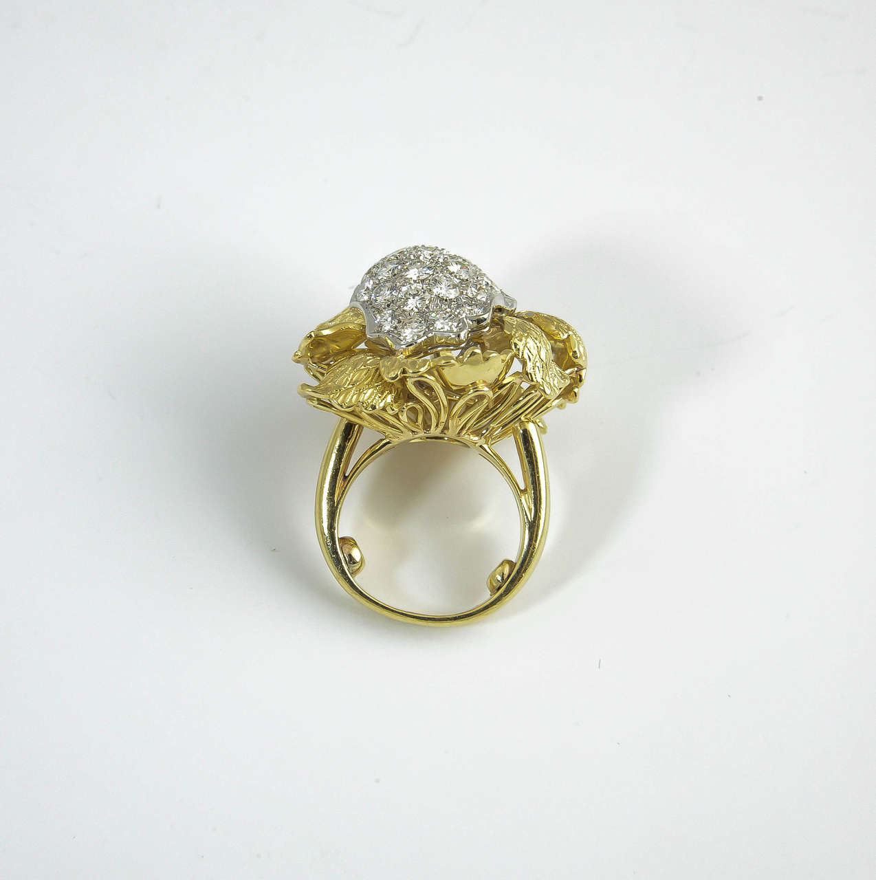 1960s Large Flower Diamond Gold Statement Ring In Excellent Condition For Sale In Miami Beach, FL