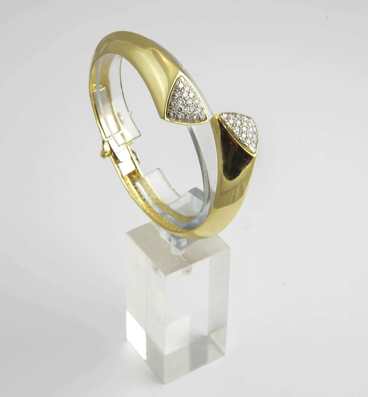 Geometric 18k gold hinged bangle bracelet with pave diamond triangles.
Interior dimension is 6.5".