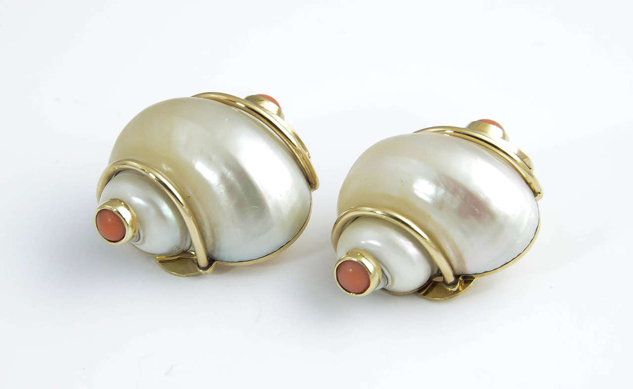 Seaman Schepps Shell Coral Gold Earclips In Excellent Condition In Miami Beach, FL