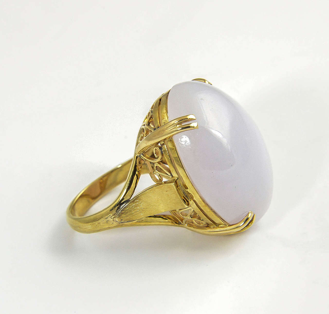 Women's or Men's 1970s Lavender Jade Yellow Gold Ring