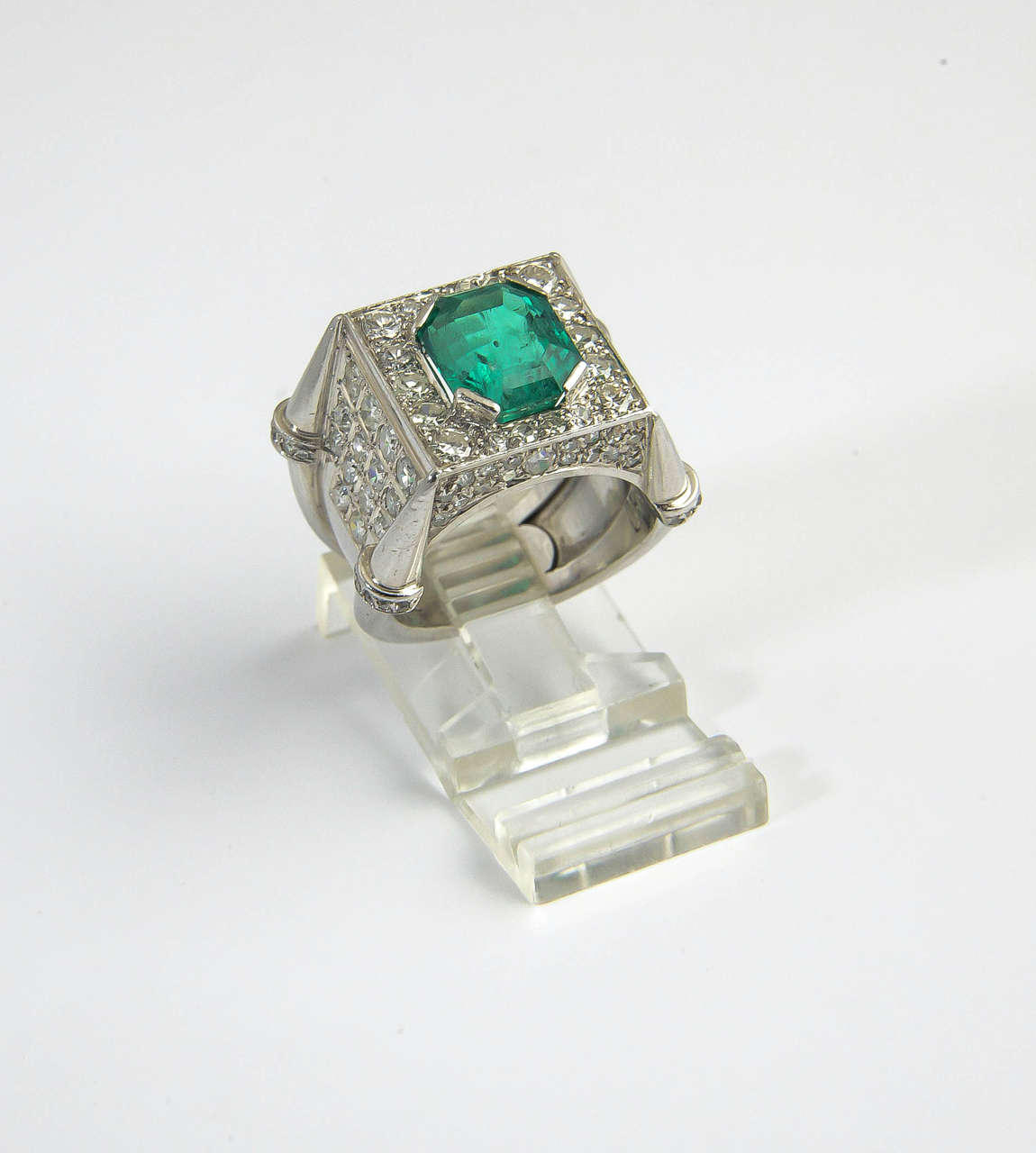 Late 20th Century Emerald Diamond Gold Ring In Excellent Condition In Miami Beach, FL