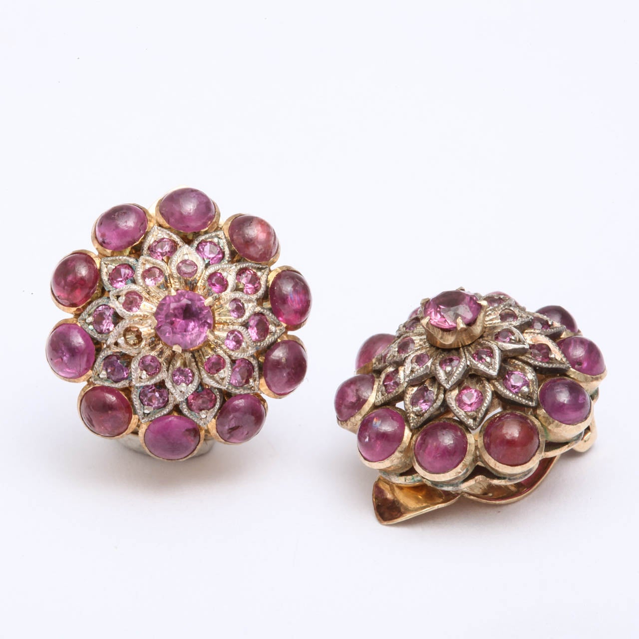 Women's 1940s Cabochon Ruby And Faceted Rubies Earclips
