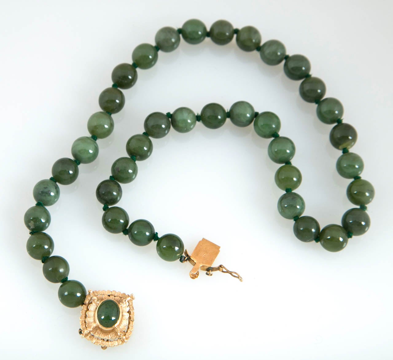 Spinach Green Jade Necklace For Sale at 1stDibs