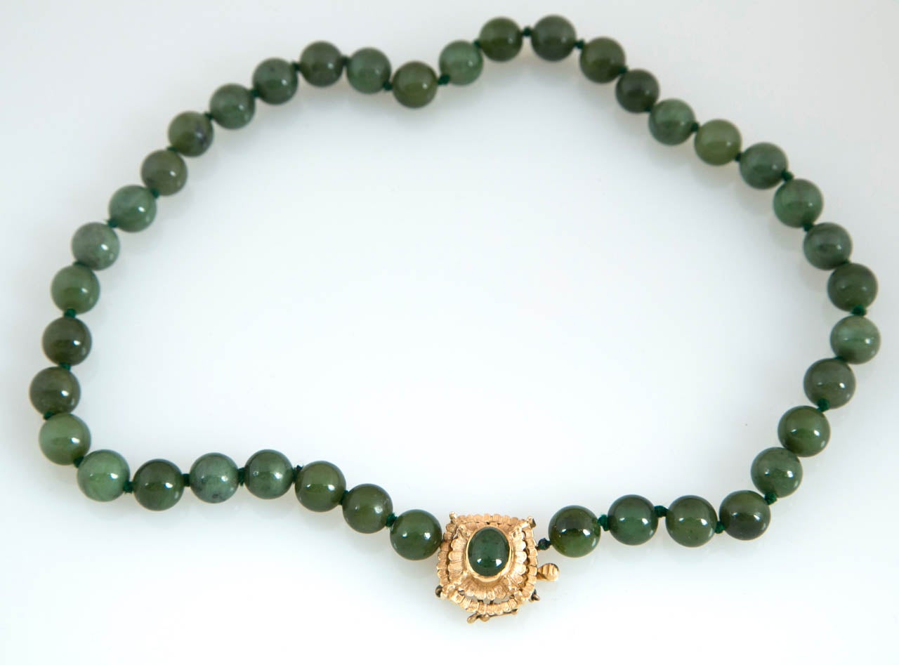 Spinach Green Jade Necklace For Sale at 1stDibs
