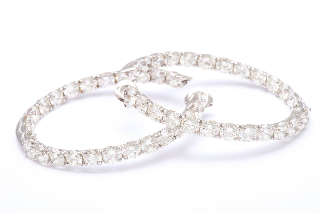 Gorgeous diamond hoop earrings featuring 52 high quality diamonds weighing 14.63 carats, in 18k white gold.  Absolutely beautiful!!!

Picture does not do justice!