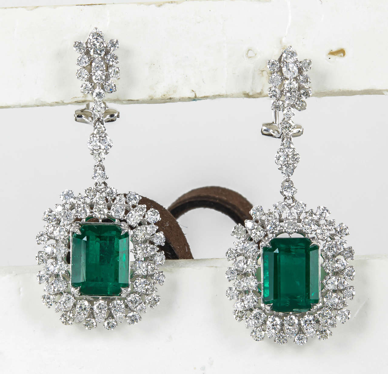 Stunning Emerald and Diamond earrings, a very wearable and classic design!

5.90 carats of green emerald

3.52 carats of diamonds.

18k white gold.