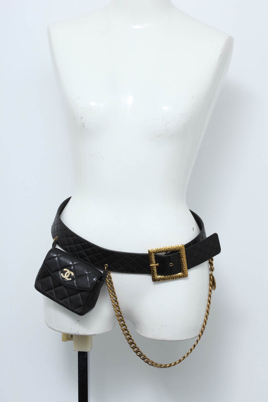 Vintage Chanel Belt with Pack and Gold Chain In Excellent Condition In Chicago, IL