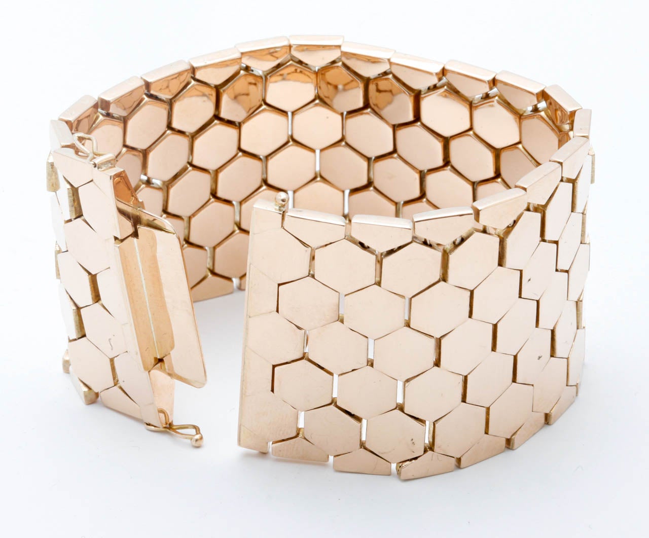 Ein Wabenarmband aus Roségold im Angebot 2