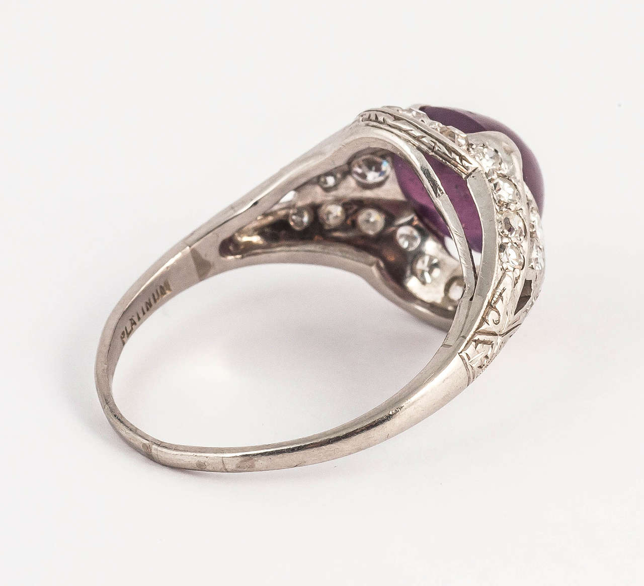Art Deco Star Ruby Diamond Platinum Ring In Excellent Condition For Sale In London, GB