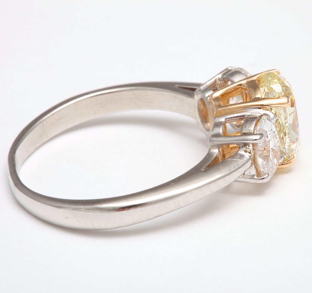 Fancy Light Yellow Diamond Ring, GIA For Sale 1