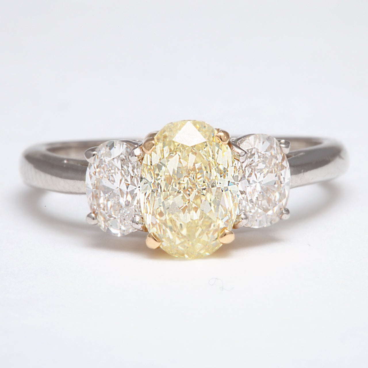 Fancy Light Yellow Diamond Ring, GIA For Sale 3