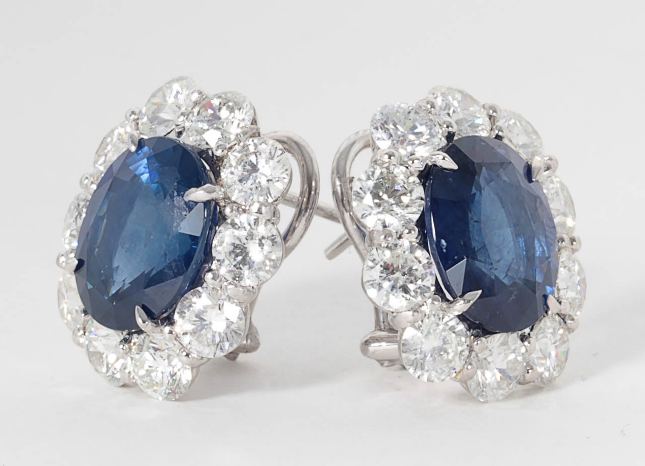 
A fabulous and timeless sapphire and diamond earring!

13.49 carats of beautiful Ceylon sapphires set in a custom made 5.62 carat diamond mounting. 

18k white gold.