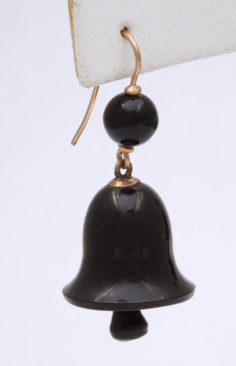 Ringing in the Original Victorian Whitby Jet Earrings In Excellent Condition In Stamford, CT