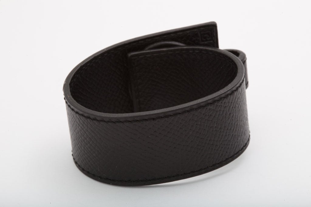 HERMES LEATHER BANGLE BLACK/GOLD 2