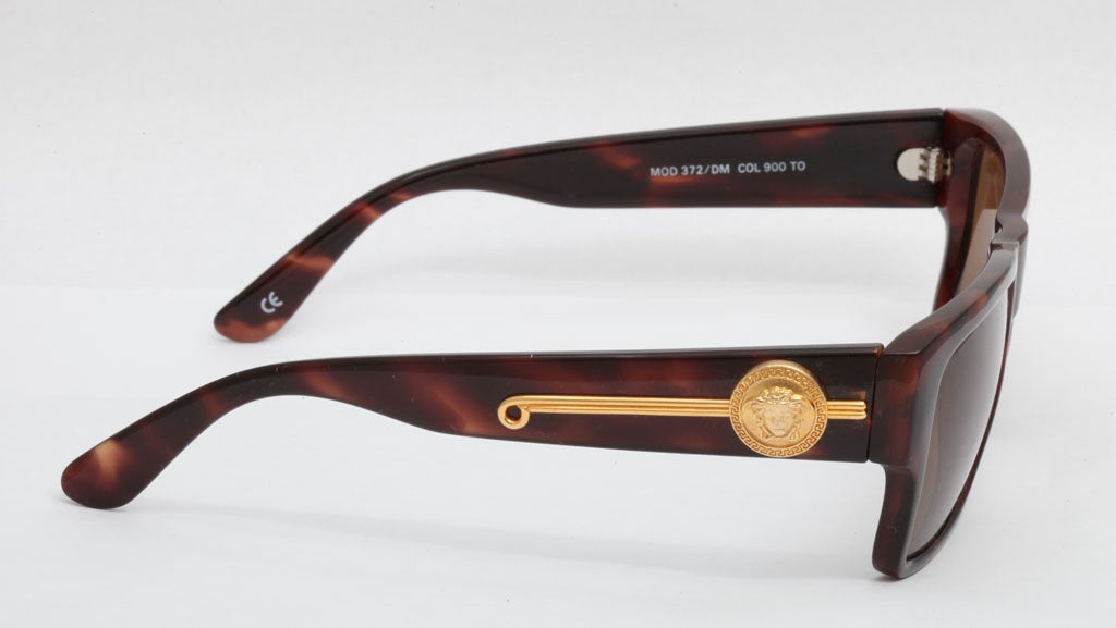 Gianni Versace Tortoise Sunglasses Mod 372/DM In Excellent Condition For Sale In Chicago, IL