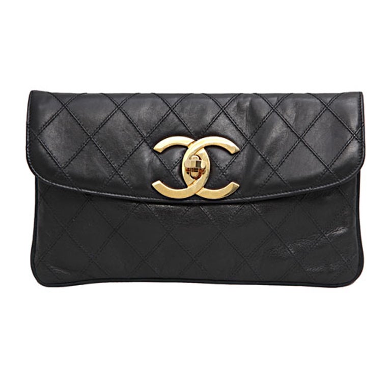 CHANEL QUILTED CLUTCH BAG