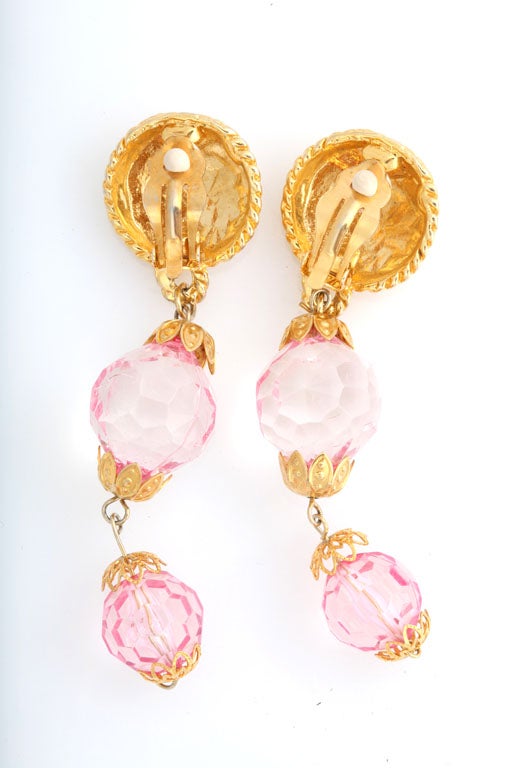 Goldtone and Pink Lucite Dangle Earrings In Excellent Condition For Sale In Stamford, CT