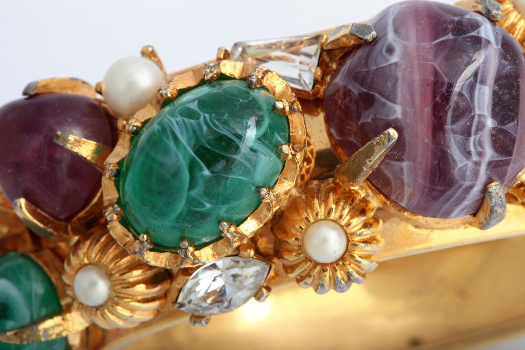 Hattie Carnegie Bracelet jonc large en or orné de grandes pierres Pour femmes en vente