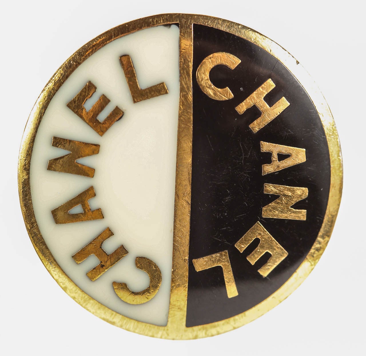 Pair of Chanel Black, Cream & Gold Cufflinks In Excellent Condition In Palm Desert, CA