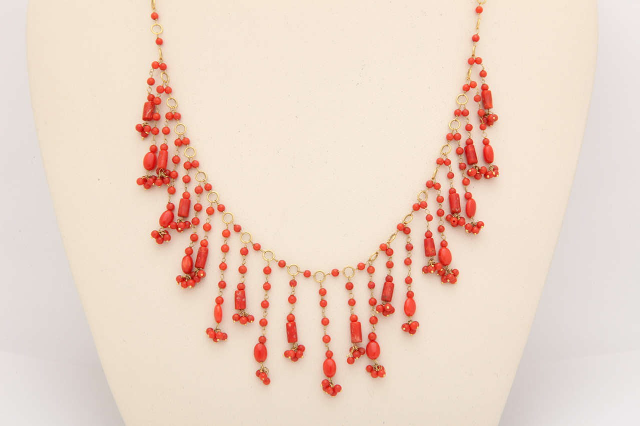 Contemporary Coral and Gold Wire Necklace For Sale