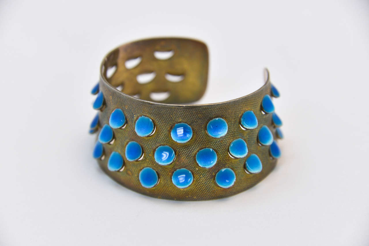 Gorgeous vintage Norwegian cuff bracelet with matching brooch from the mutligenerational family jewelers J. Tostrup.

Cuff and brooch have enameled blue paillette cutouts throughout.

Truly a remarkable set.

A wonderful holiday gift to make