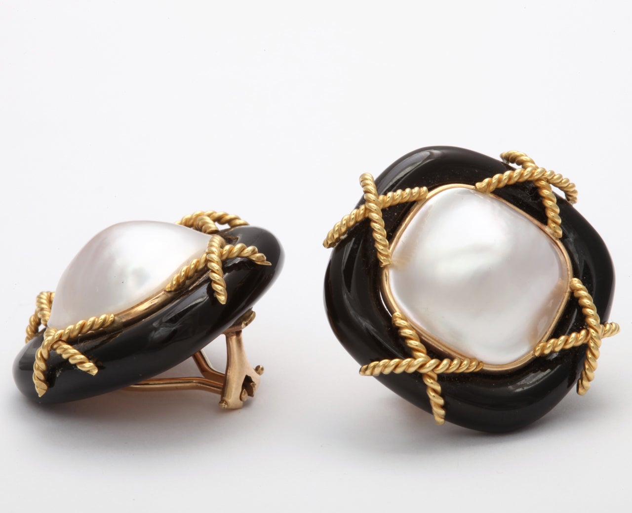 Black Onyx Pearl & Gold Clip on Earrings In Excellent Condition In New York, NY