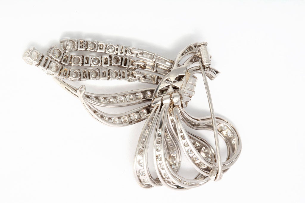 Women's Large 1950s Articulated Diamond Platinum Bow Brooch